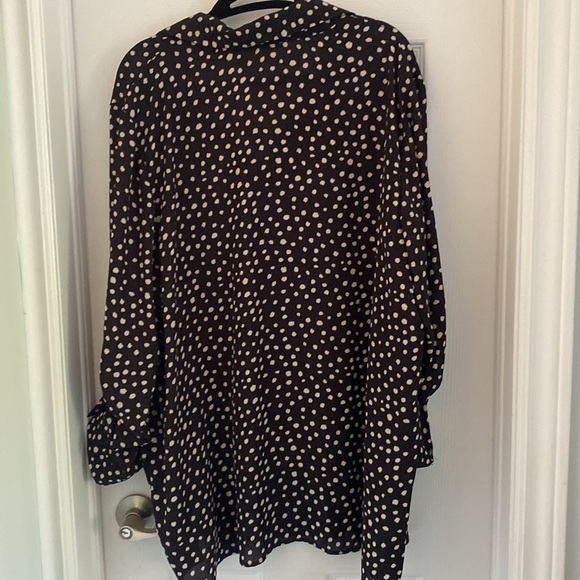 Plus size Polka dot Blouse - Picture 5 of 7